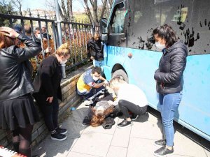 Kadıköy’de Feci Kaza: Kaldırıma Çıkan Minibüs İki İşçiyi Ezdi