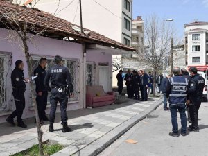 Başından Yaralanan Genç Polisi Alarma Geçirdi