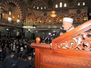 Elazığ’da Ramazan Ayının İlk Cuma Namazında Camiler Doldu