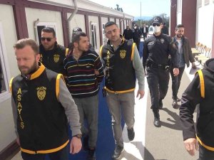 Kız Meselesi Yüzünden Arkadaşının Boğazını Keserek Öldürdü