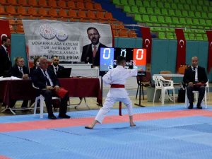 Elazığ’da Karate Grup Müsabakaları Başladı