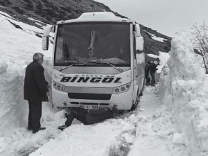 Ovacık’ta Nisan Ayında Kar Çilesi Devam Ediyor