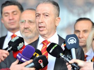 Metin Öztürk Listesini Teslim Etti