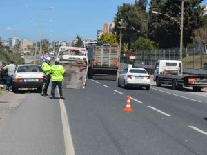 İ̇zmir’de Anne Ve Kızı Otomobil Çarpmasıyla Ağır Yaralandı