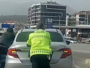 Edremit’te Polis Haftası’nda Sürücüye Polis Şefkati