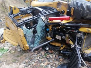 Yol Çalışması Yapan İş Makinesi Uçuruma Yuvarlandı: 1 Ölü
