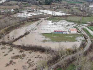 Sağanak Yağmur Ve Eriyen Kar Suları Taşkınlara Neden Oldu