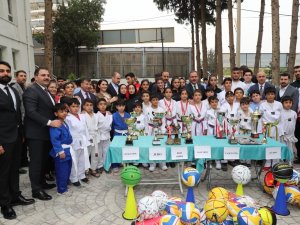 Bakan Kasapoğlu Dereceye Giren Sporculara Madalyalarını Verdi