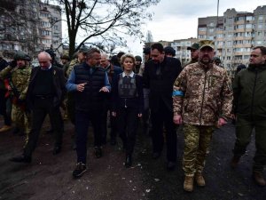 Avrupa Komisyonu Başkanı Leyen: “Bucha’da İnsanlığımızın Parçalandığını Gördük”