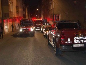 Bağcılar’da Bir Binanın Çatısı Alev Alev Yandı