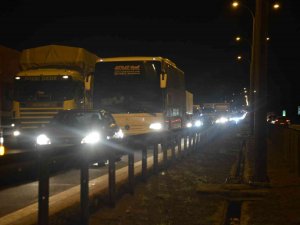 Tem’de İki Tır Kazaya Karıştı, Yol Trafiğe Kapandı