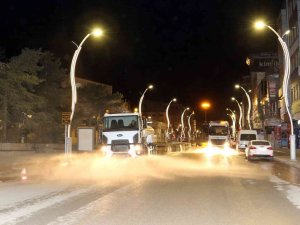 Van Büyükşehir’den Gece Boyu Temizlik Mesaisi