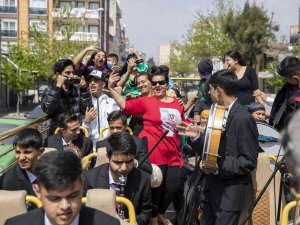 Mersin’de Renkli Romanlar Günü Etkinliği