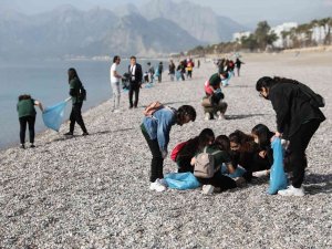 Büyükşehir’den Sahil Temizliği