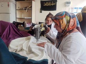 Hem Sanat Öğreniyor, Hem Aile Ekonomilerine Katkı Sağlıyorlar