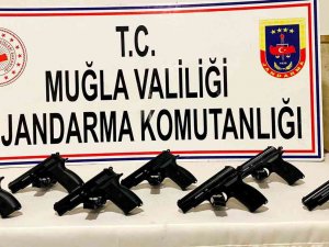 Silah Kaçakçıları Tutuklandı