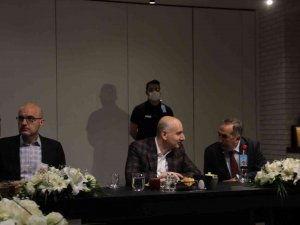 Ulaştırma Bakanı Adil Karaismailoğlu’ndan İ̇stanbul’daki Toplu Ulaşım Zammına Eleştiri