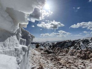 Gümüşhane’de Karla Mücadele Nisan Ayında Da Sürüyor