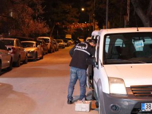 Gazeteci Ve Konuğuna Yumruklu Saldırı