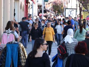 Çarşı Ve Pazarda Bulgar Turist Bereketi: Adım Atacak Yer Kalmadı