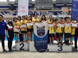 Okullar Arası Yüzme İl Birinciliği Yarışlarına Sanko Damgası