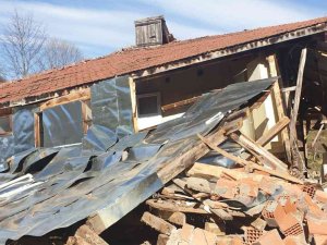 Sinop’ta Heyelan: 1 Ev Yıkıldı, 5 Ev Kullanılamaz Hale Geldi