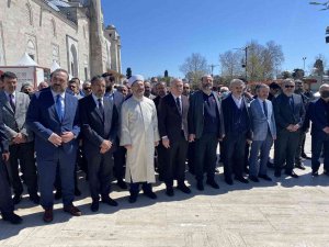 Fatih Camii Avlusunda 39. Kitap Ve Kültür Fuarı Açıldı