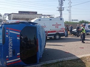 Adana’da Askeri Araç Kaza Yaptı: 5 Yaralı