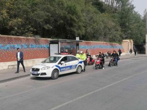 Trafik Ekiplerinden Kask Takmayan Motosiklet Sürücülerine Af Yok