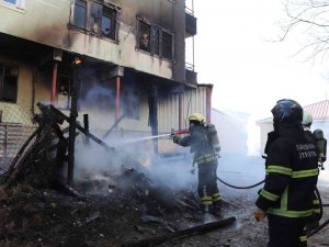 Samsun’da Garaj Yangını Binaya Sıçradı