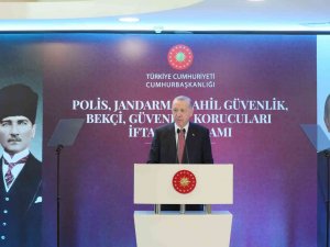 Cumhurbaşkanı Erdoğan: “Teröristlerin Tepelerine Biniyor, Başlarını Eziyoruz"