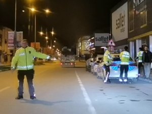 Uygulama Yapan Polis Ekiplerine Vatandaştan Şaşırtan Sürpriz