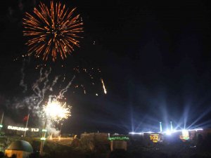 Kurtuluş Temalı Işık Ve Havai Fişek Gösterisi Şanlıurfa Semalarını Süsledi