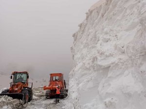 Berçelan Yolunda Kar Temizleme Çalışması