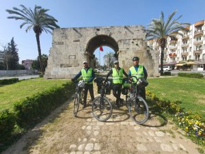 Köyceğizli Öğretmen 600 Km Bisiklet Sürerek Öğrencilerine Tarihi Ve Kültürel Mekanları Tanıttı