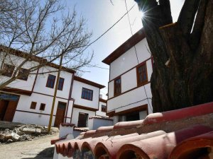 Ankara Kalesi’nin Tarih Kokan Sokakları Turizme Açılıyor
