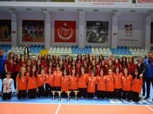 Nilüferli Şampiyonlar Kupalarını Aldı