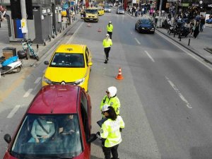 Bağdat Caddesi’nin Trafiği Onlara Emanet