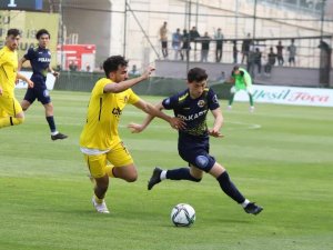 Spor Toto 1. Lig: Menemenspor: 1 - İ̇stanbulspor: 3