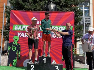 Maratonda Kazanan Sporcular Ödüllerin Sahibi Oldu