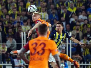Spor Toto Süper Lig: Fenerbahçe: 1 - Galatasaray: 0 (İ̇lk Yarı)