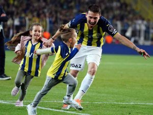 Mert Hakan’a Tribünlerden Destek