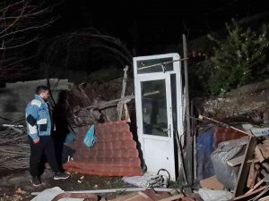 Yıkılan İstinat Duvarı Sebebiyle Bir Ev Tahliye Edildi