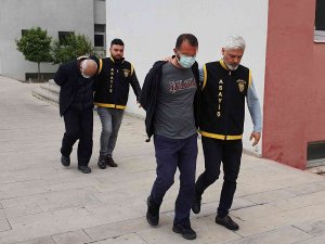Girdikleri Evde Dedektörle Arama Yapıp Altınları Çaldılar