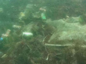 Balıkçı Barınağındaki Kirlilik Su Altından Görüntülendi
