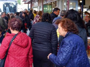 Aynı Anda On Binden Fazla Bulgar Akın Etti, Alışveriş Yarışı İzdihama Dönüştü