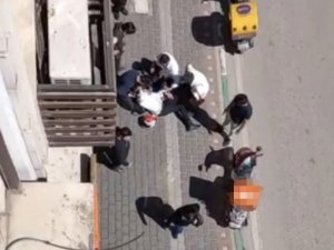 Bursa’da Seyir Halindeki Kurye Dengesini Kaybederek Yere Düştü