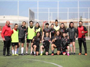 Sivasspor Kadın Futbol Takımı’nın Hedefi Lider Alg