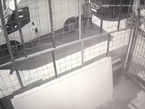 Şişli’de Otodan Akü Hırsızlığı Kamerada