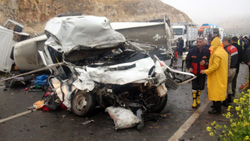 Şanlıurfa'da feci kaza:13 ölü 9 yaralı VİDEO İZLE